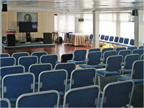 Конференц-зал теплохода «Александр Суворов» (фото 7 из 22)